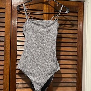 Vuori Never worn Women’s bathing suit, size medium . no padding included